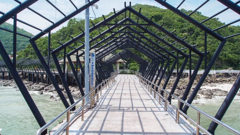 หาดเกาะล้าน มีกี่หาด? รวม 8 หาดสวย หาดไหนดี พร้อมวิธีไป 4 หาดสังวาลย์ เกาะล้าน ใกล้ท่าเรือหาดตาแหวน