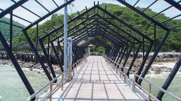 เกาะล้าน 18 หาดสังวาลย์ เกาะล้าน