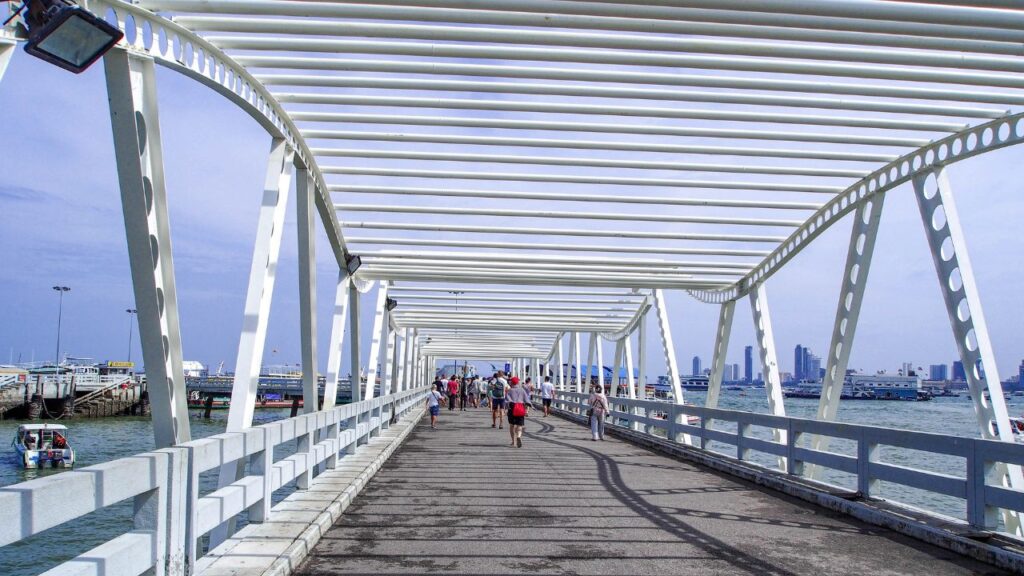 โครงการก่อสร้างหลังคาทางเดินสะพานท่าเทียบเรือแหลมบาลีฮาย 3 KohLarn.co 2024 09 28T221052.950