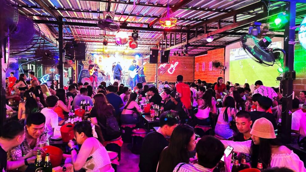 บรรยากาศร้าน One-More Bar Kohlan