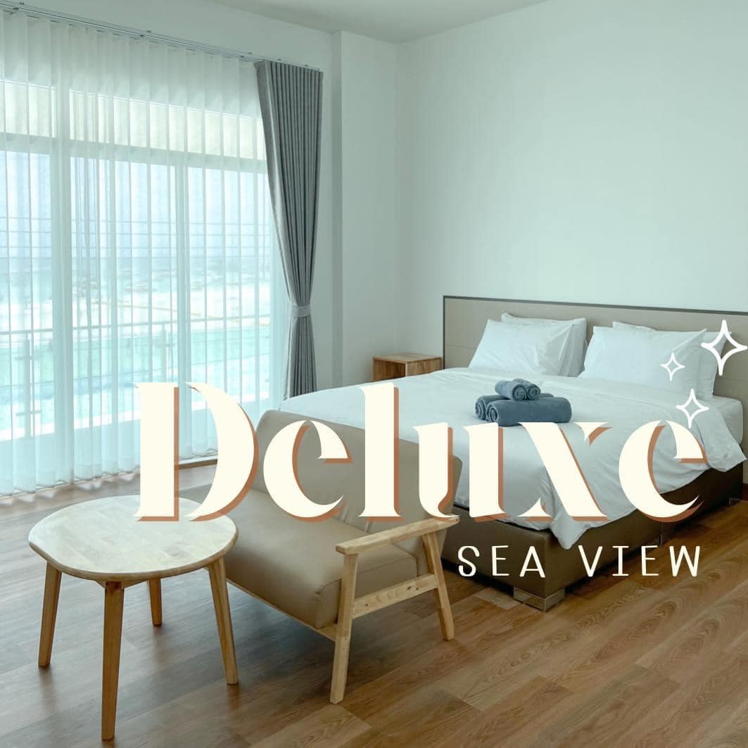 ที่นั่งในร้าน Coconut Cafe White & Hazel Deluxe Sea View